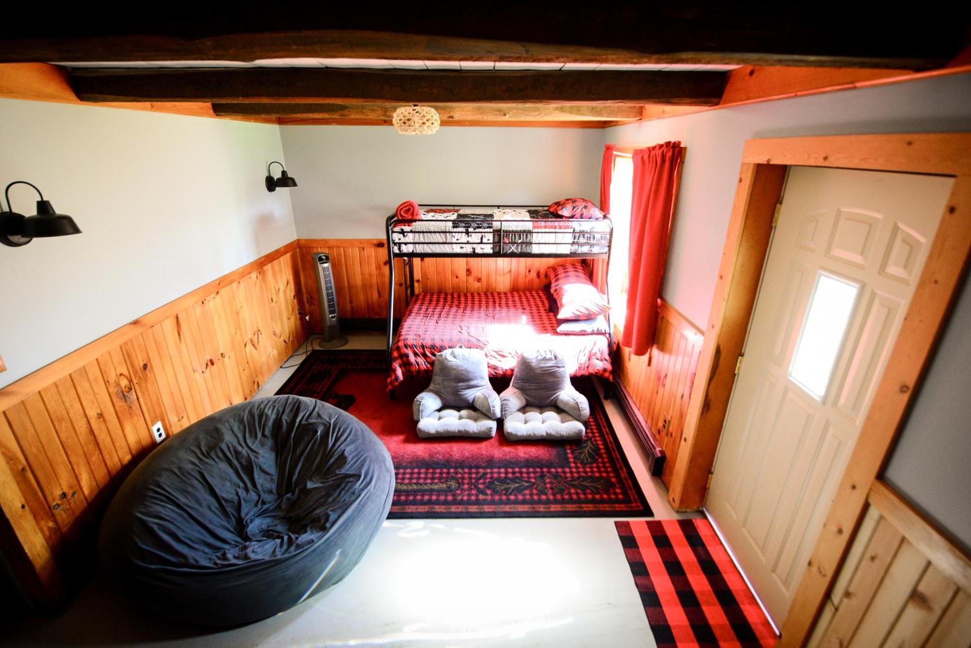 Cozy Cabin With Hottub At Cloverdale Cabins Hinckley Exterior photo